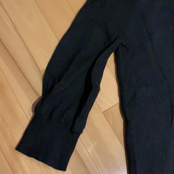 RW&CO 3/4 length black turtleneck - size M - Picture 8 of 16